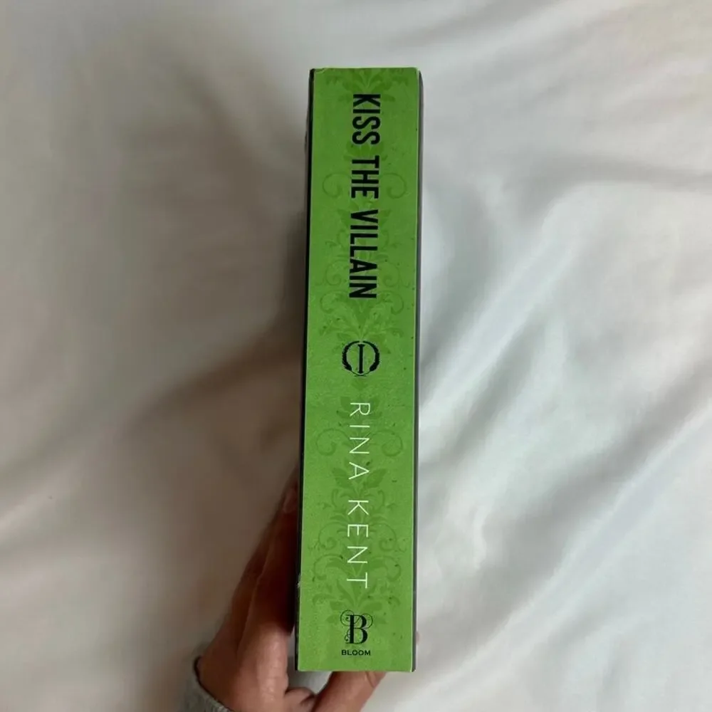 Kiss The Villain Rina Kent Deluxe Paperback Sprayed Edges OOP Dark MM Romance